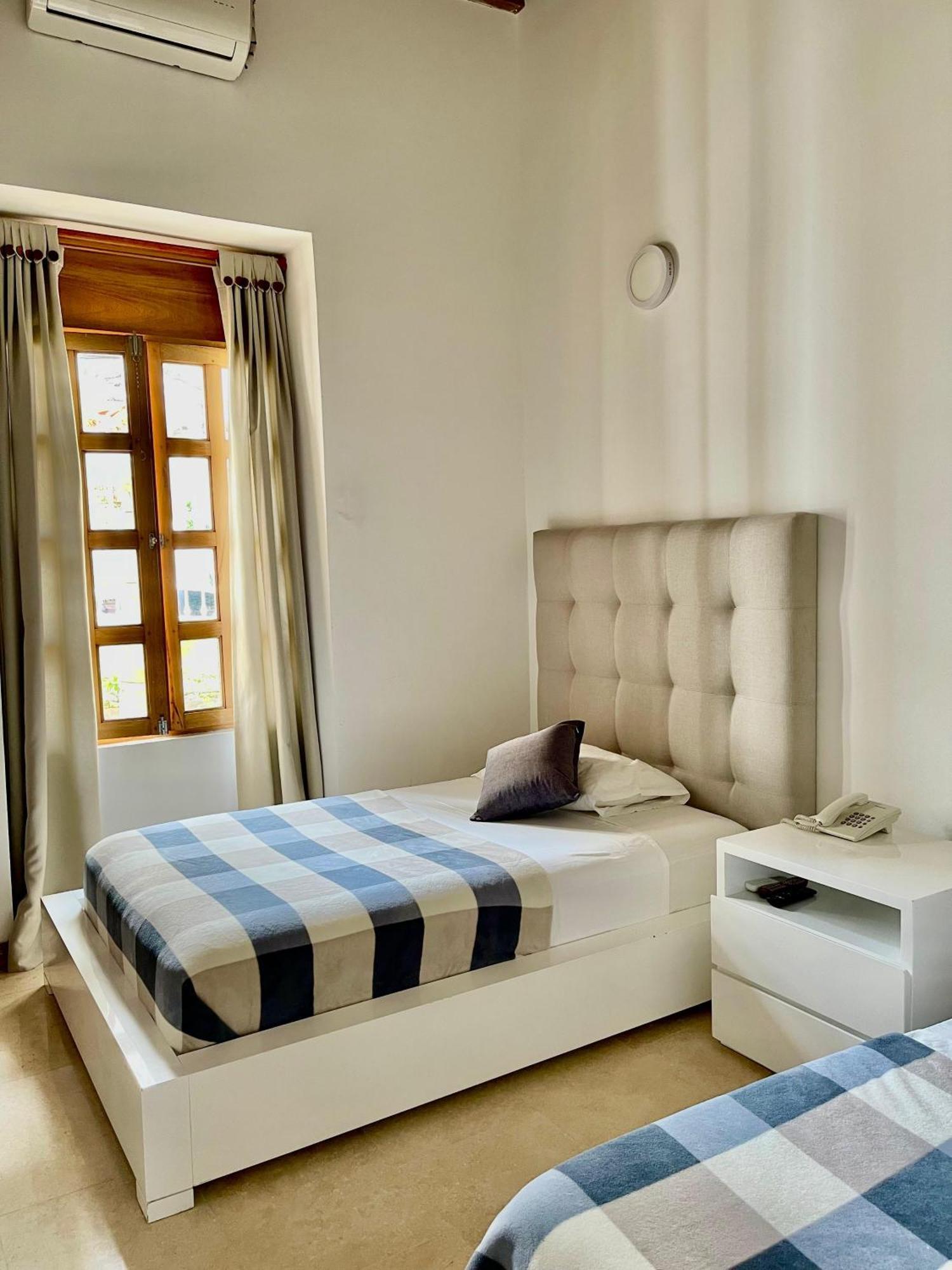 Hotel Cattaleya City Калі Екстер'єр фото