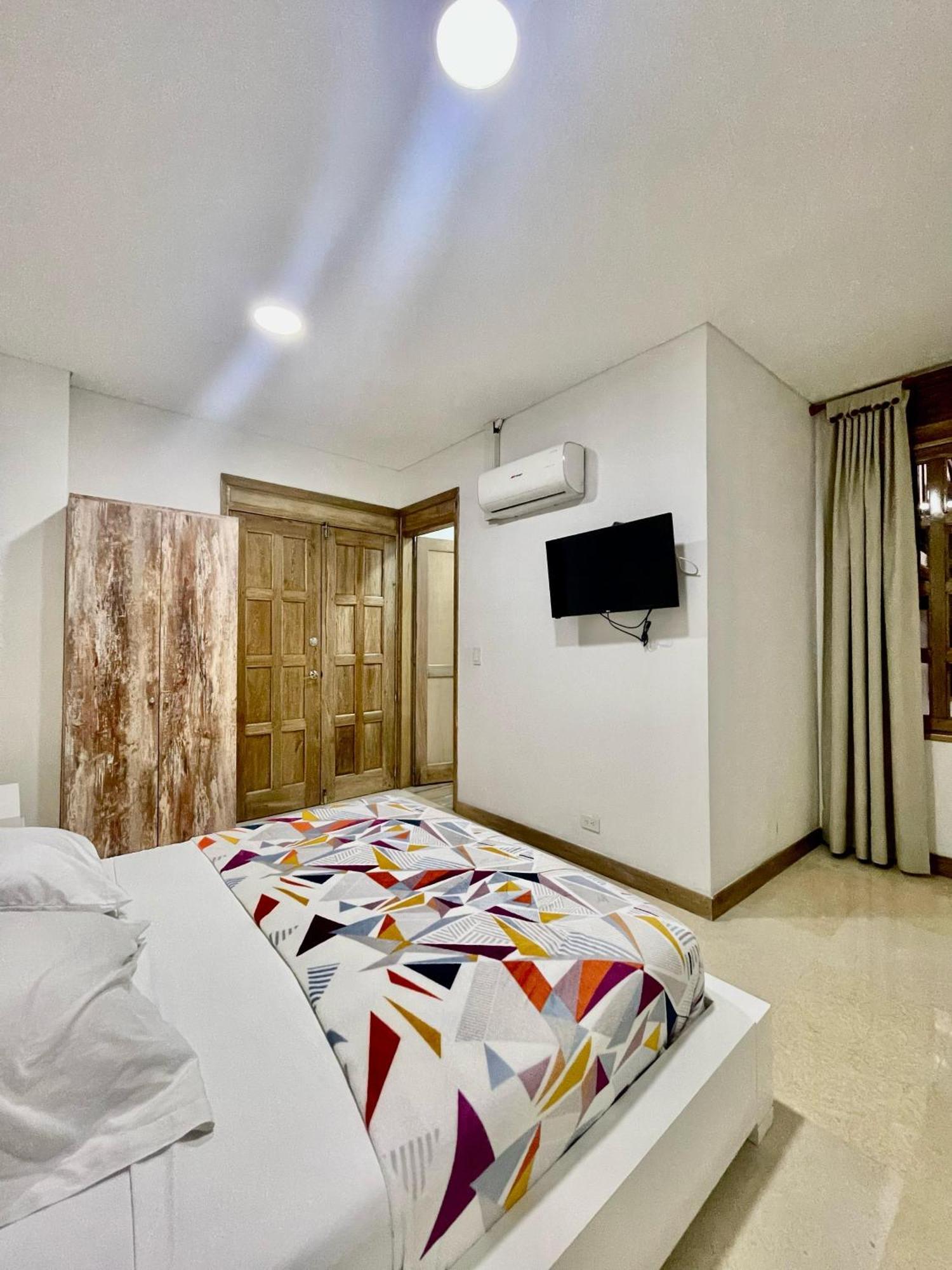 Hotel Cattaleya City Калі Екстер'єр фото